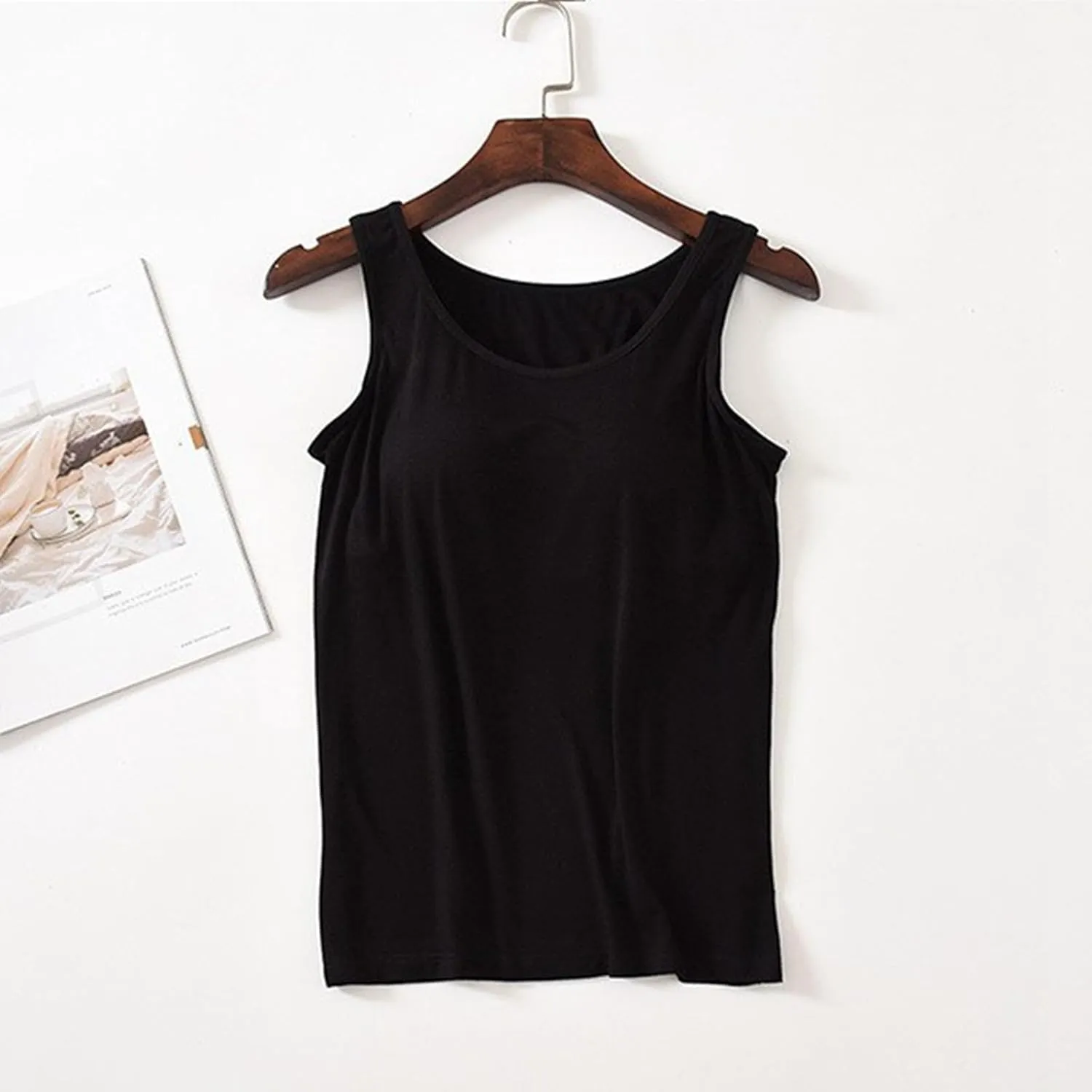Womens Tank Tops with Built in Bra 2024 Casual Scoop Neck Sleeveless Basic Workout Top Padded Bra Camisole Undershirt